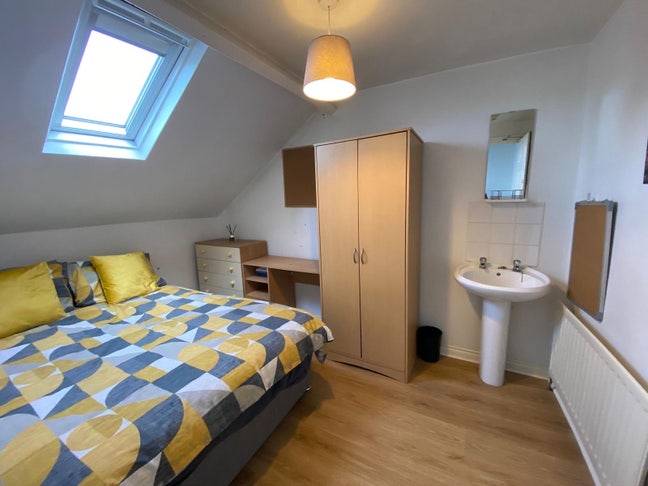 New Rooms Beside Belfast City & Royal Hospital  Main Photo