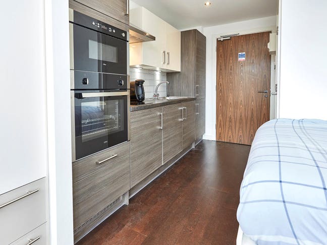 Stunning studio available with internet included.  Main Photo