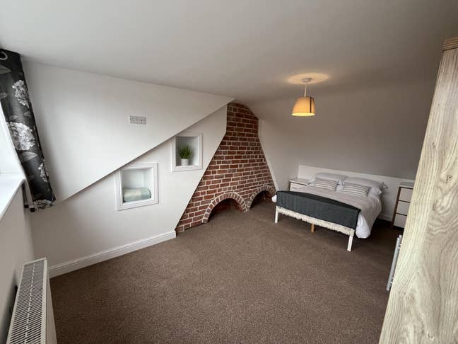 Large Double Room with En Suite - Whitecross area Main Photo