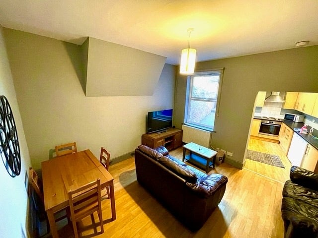 Room available immediately  Main Photo