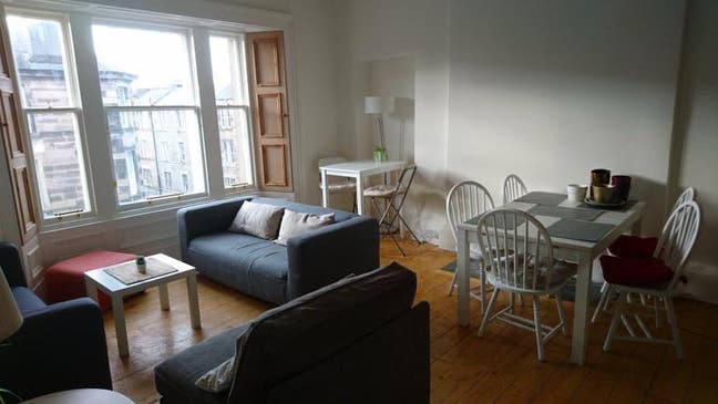 Very large room above leafy gardens - Meadows Main Photo
