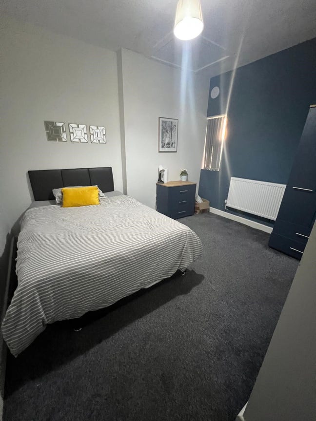 En Suite Room Available - Stanley Street, L7 Main Photo