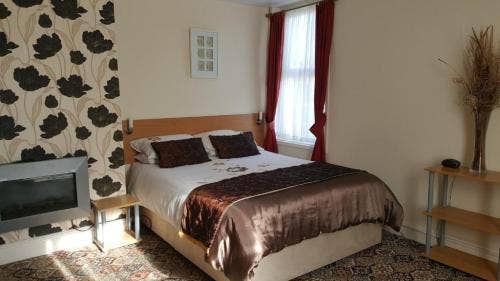 Double Ensuite Self Contained Apartment  Main Photo