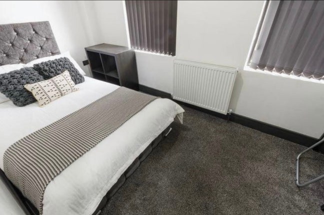Furnished Double Room - Close to City  Main Photo