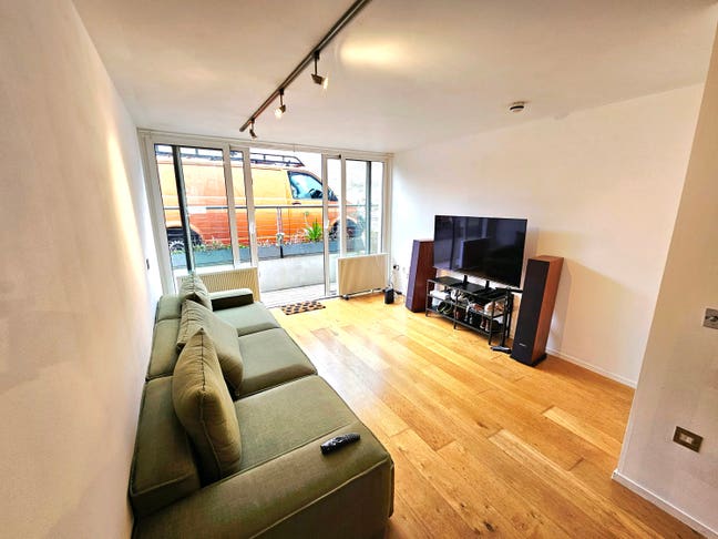 2 Bed Modern Flat 2mins from North St Main Photo