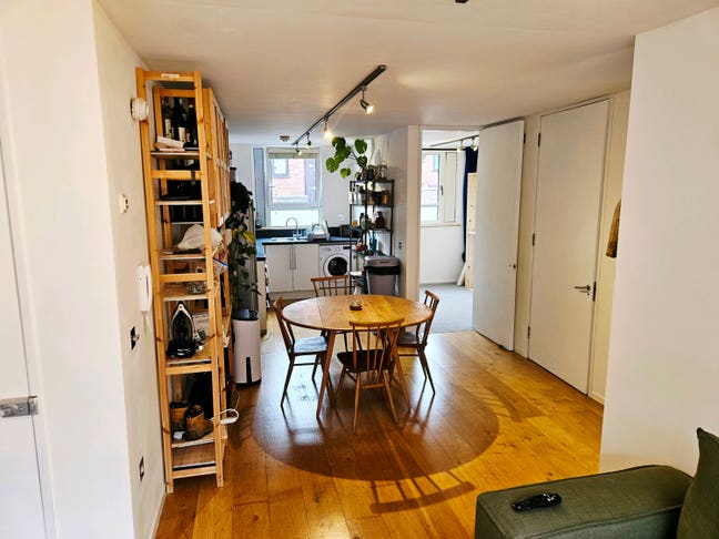 2 Bed Modern Flat 2mins from North St Main Photo