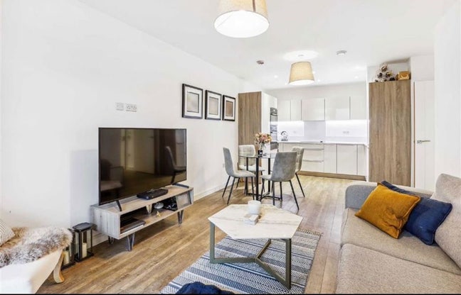 Large ensuite in the heart of Greenwich Main Photo