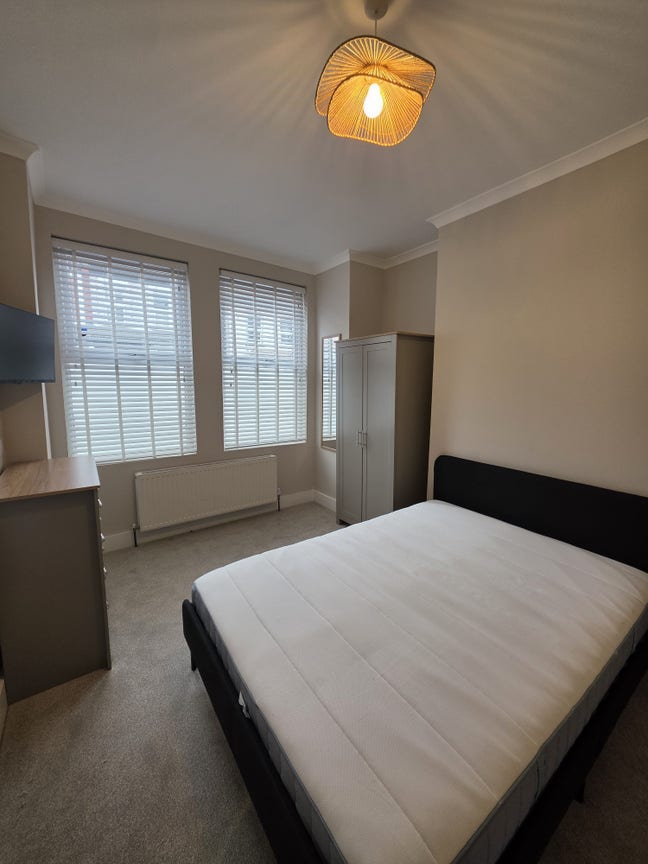 Brand New 4 Bedroom HMO  Main Photo