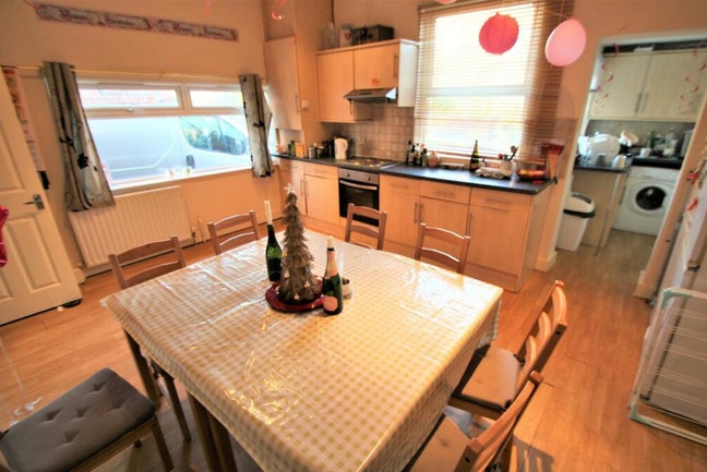 1 room rental at 16 Granby Road Main Photo