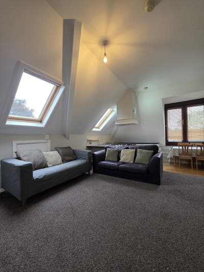 Modern Spacious 2 Bed Flat - Open Plan & Bright Main Photo