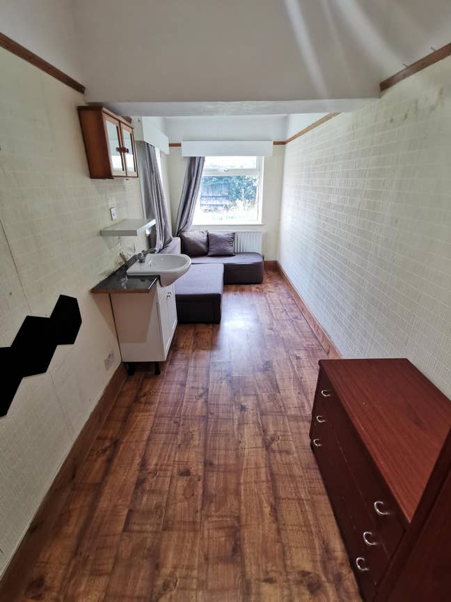 Single room by Wessex Way BH8 Main Photo