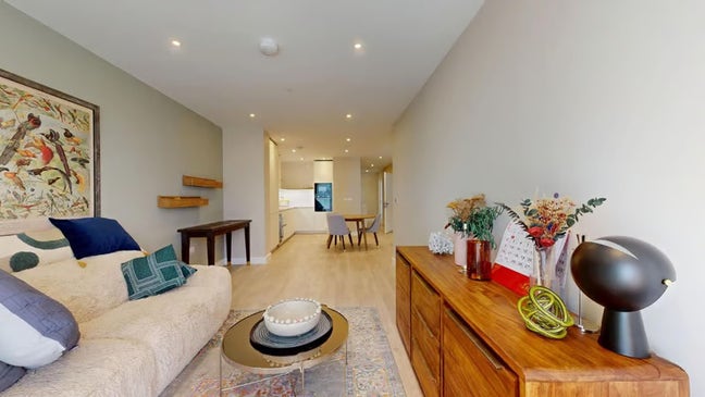 Spacious 3Bed 2Bath Flat in Wembley Balcony,  Main Photo