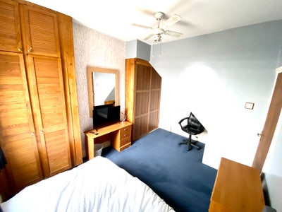 Double room (all inclusive) friendly household   Main Photo