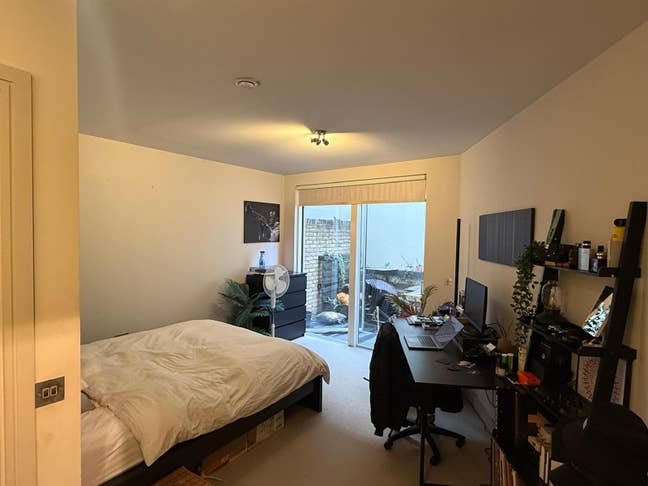 Large modern room with ensuite near the river Main Photo