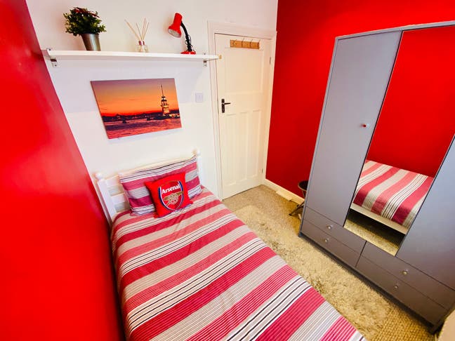 🌟 Single Room in Hanger Lane – Zone 3 🌟 Main Photo