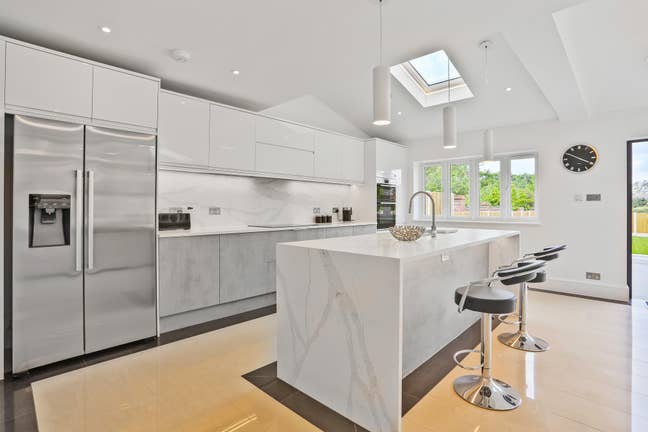 Double Ensuite Room for Working Professional Main Photo