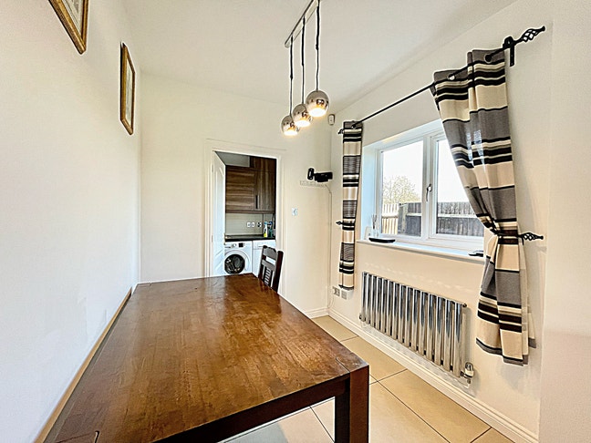 1 Double Room Available Main Photo