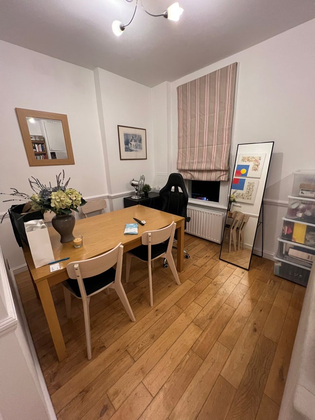 Double bedroom in 2b/2b apartment in Earl’s Court Main Photo