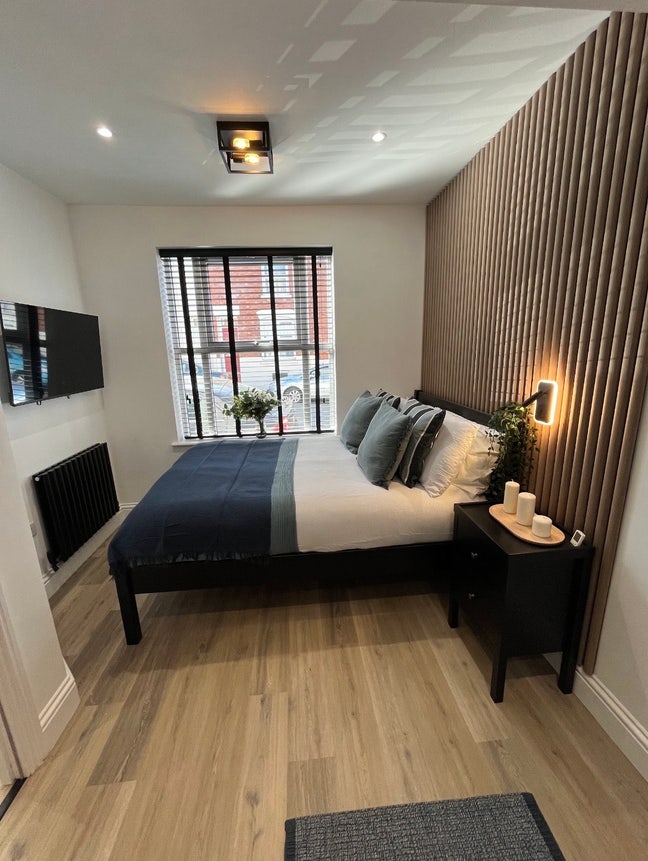 Beautiful Renovated Double Room - Northampton  Main Photo