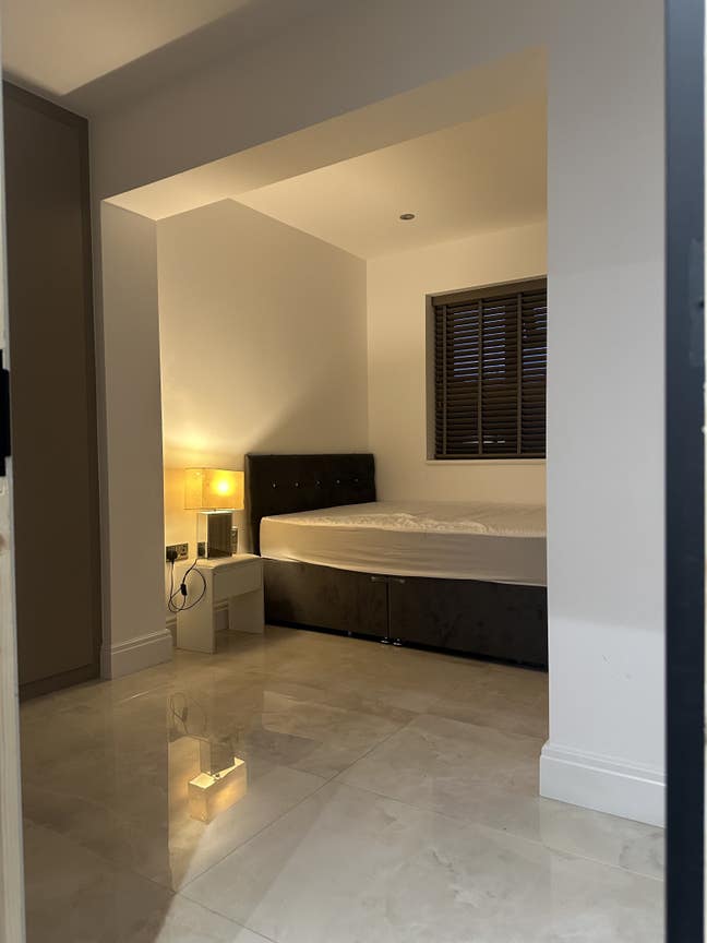 ✨ Modern Double Room Available – Clean & St Main Photo