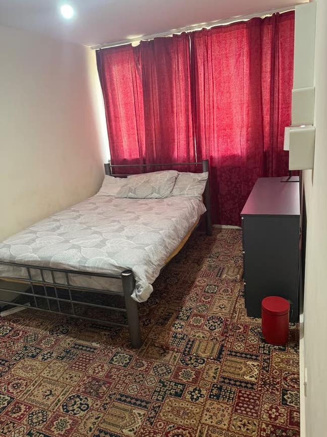 Double Room is available for rent - IG8  Main Photo