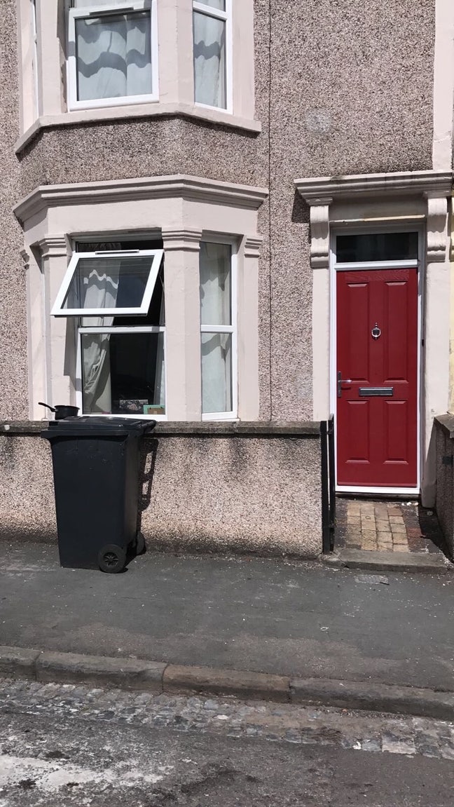 Lovely room friendly house. bills inc no deposit  Main Photo