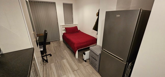 Single bed  bedsit  Main Photo