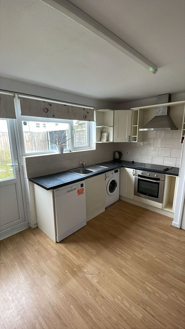 1 bedroom in a house share to rent Main Photo