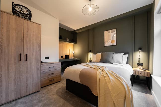 Spacious Room | All Bills Inc | 2 Mins to Station Main Photo