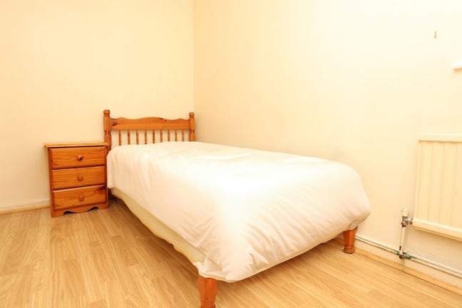 Affordable Double Room in Stratford!!  Main Photo