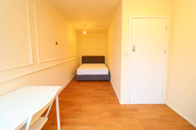 📍 Prime Location – Just minutes from Bow Road  Main Photo