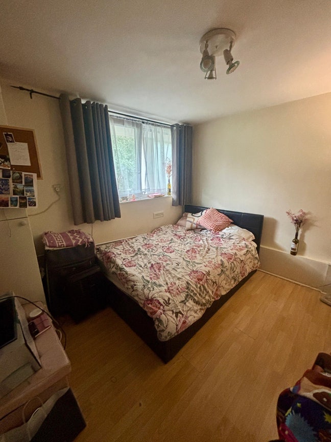 Lovely Room in Easygoing Homerton Flat  Main Photo