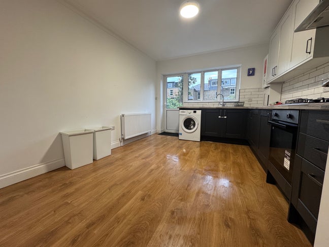 Stunning Ground Floor Victorian Conversion Flat Main Photo