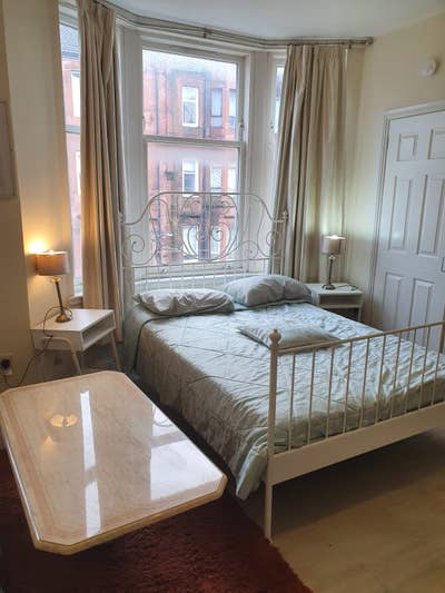 A beautifully furnished room in a cottage flat Main Photo