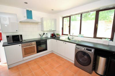 1 Double room to rent with possible parking  Main Photo