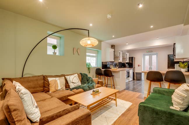 Modern En Suite in Beautiful Welsh Streets Home Main Photo