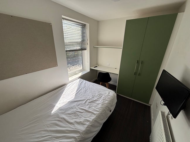 Room available at 231 Leek Road Main Photo