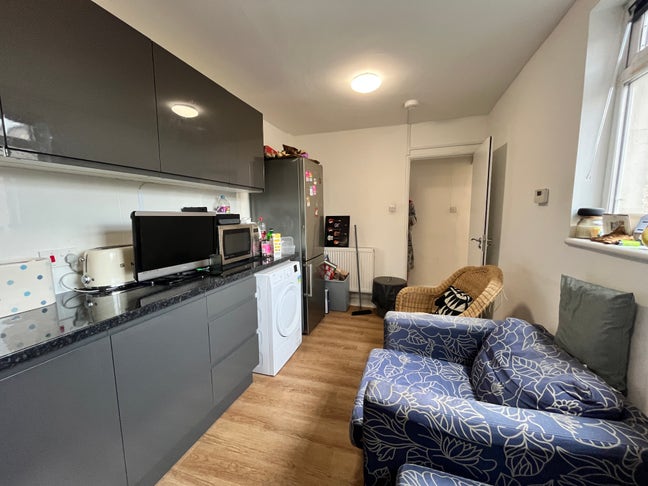 1 bedroom available in Lower Ashley Road Main Photo