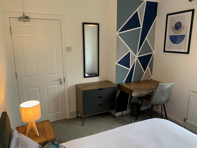 Newly refurbished 4-bedroom home Main Photo