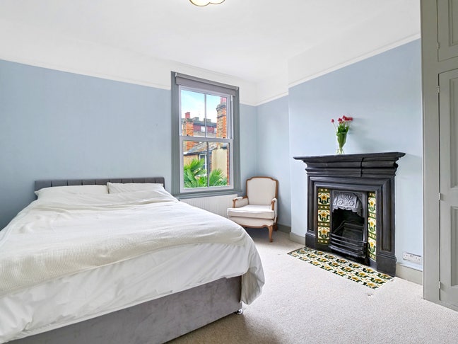 Large Double Room - Clapham Abbevile Village   Main Photo