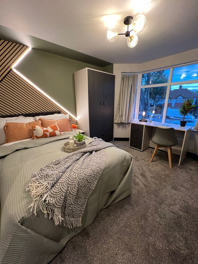 Bright & Roomy Ensuite Double Room in Hither Green Main Photo