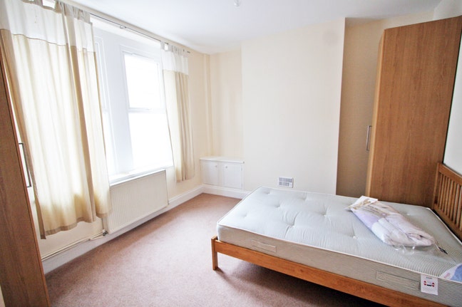 Rooms in 4 Bed Young Professional House BILLS INC Main Photo
