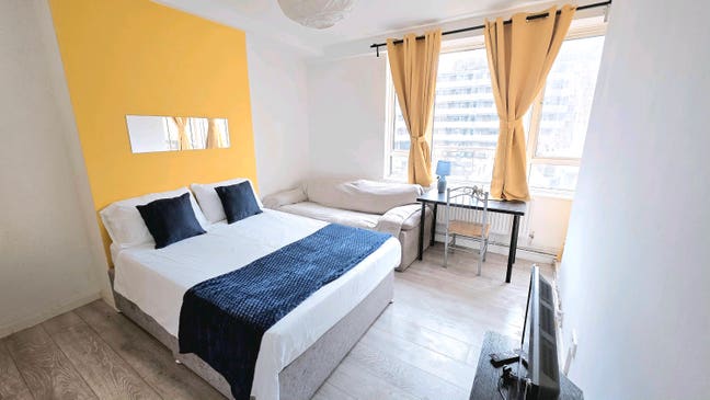 Large double room with balcony - Camden - All inc Main Photo