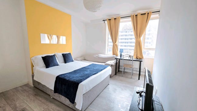 Large double room with balcony - Camden - All inc Main Photo