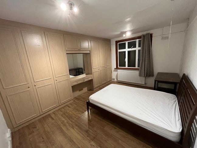 ** Premium King Size Room - Wembley** Main Photo