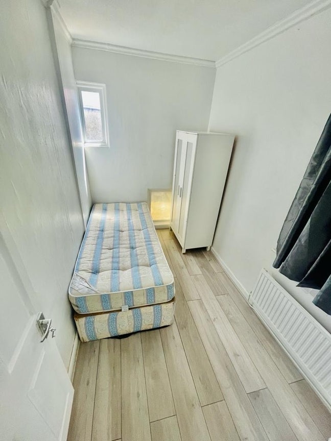 🛏️ Single  Room to Let in- Harlesden Main Photo