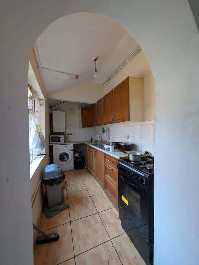 Room 3 192 Burley road LS4 Available on 27 Oct 25 Main Photo