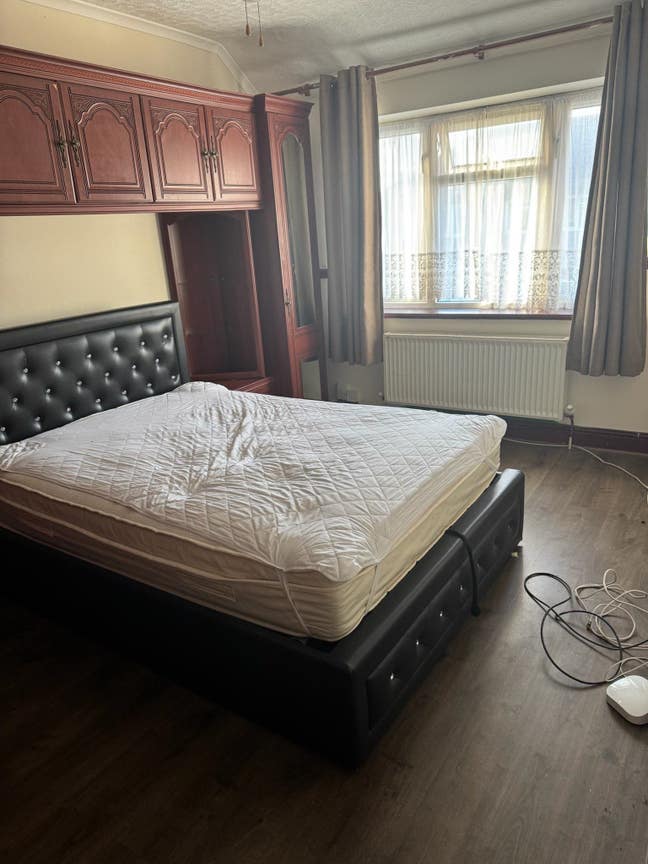 Spacious double bedroom in Dagenham RM9 Main Photo