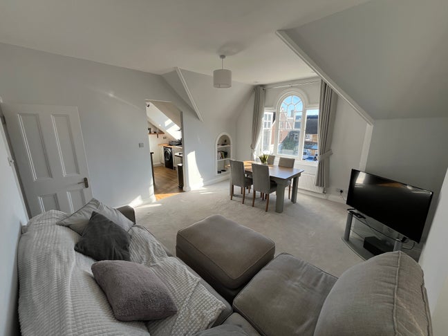 Nice & Bright 2 Bed - Newly Renovated  Main Photo