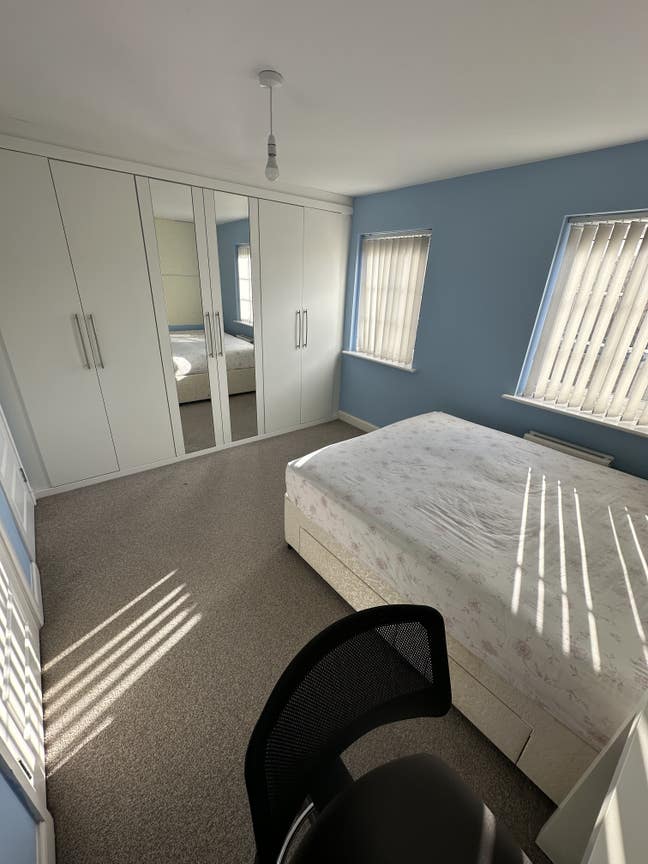 Two Spacious Double bedrooms En-suite Main Photo